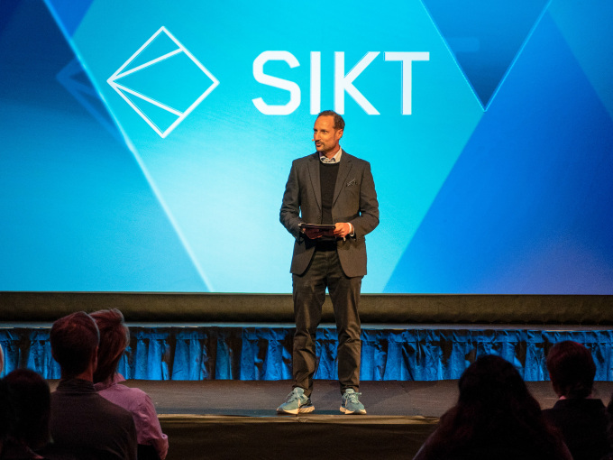 Kronprins Haakon ønsker deltakerne velkommen til SIKT 2022 i Trondheim og på NTNU. Foto: Stian Andreassen / SIKT